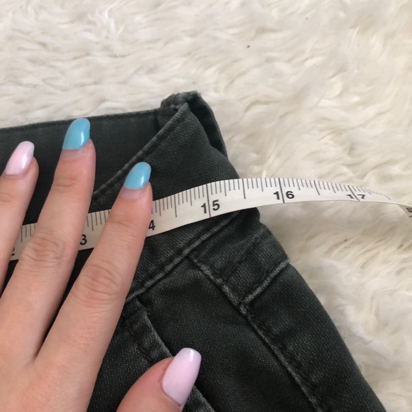 🎀Calvin Klein Forest Green capris - Picture 2 of 5